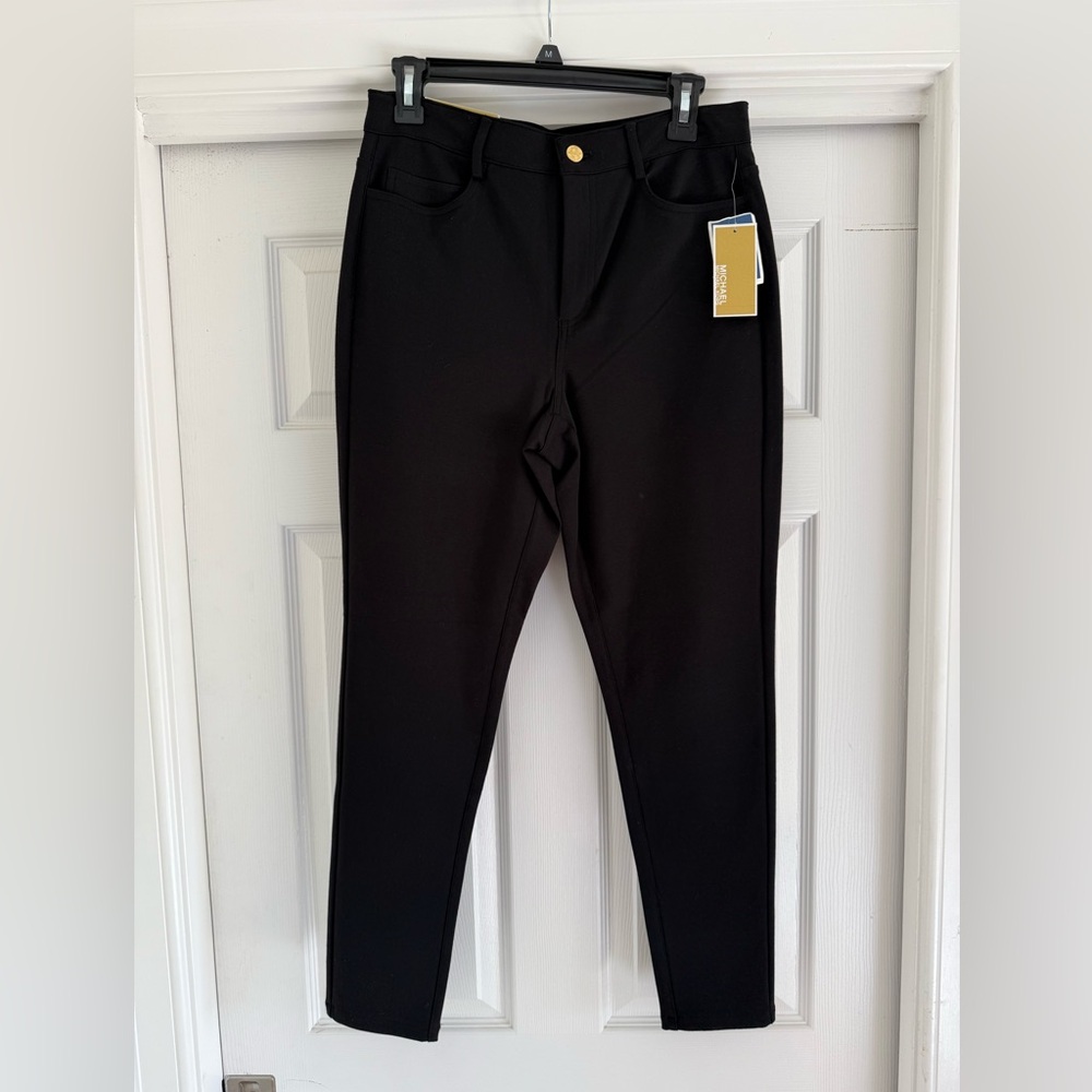 Brand new Michael Kors Izzy skinny pants size M black